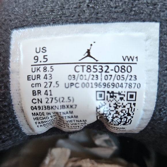 Air Jordan 3 Retro Sneakers - Picture 9 of 11